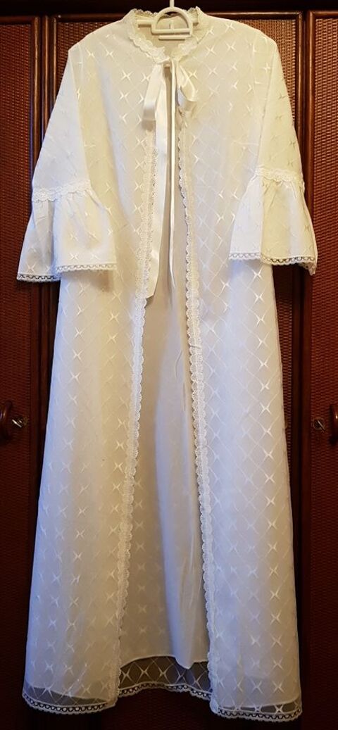 Ensemble peignoir et d�shabill� en dentelle 20 Marignane (13)