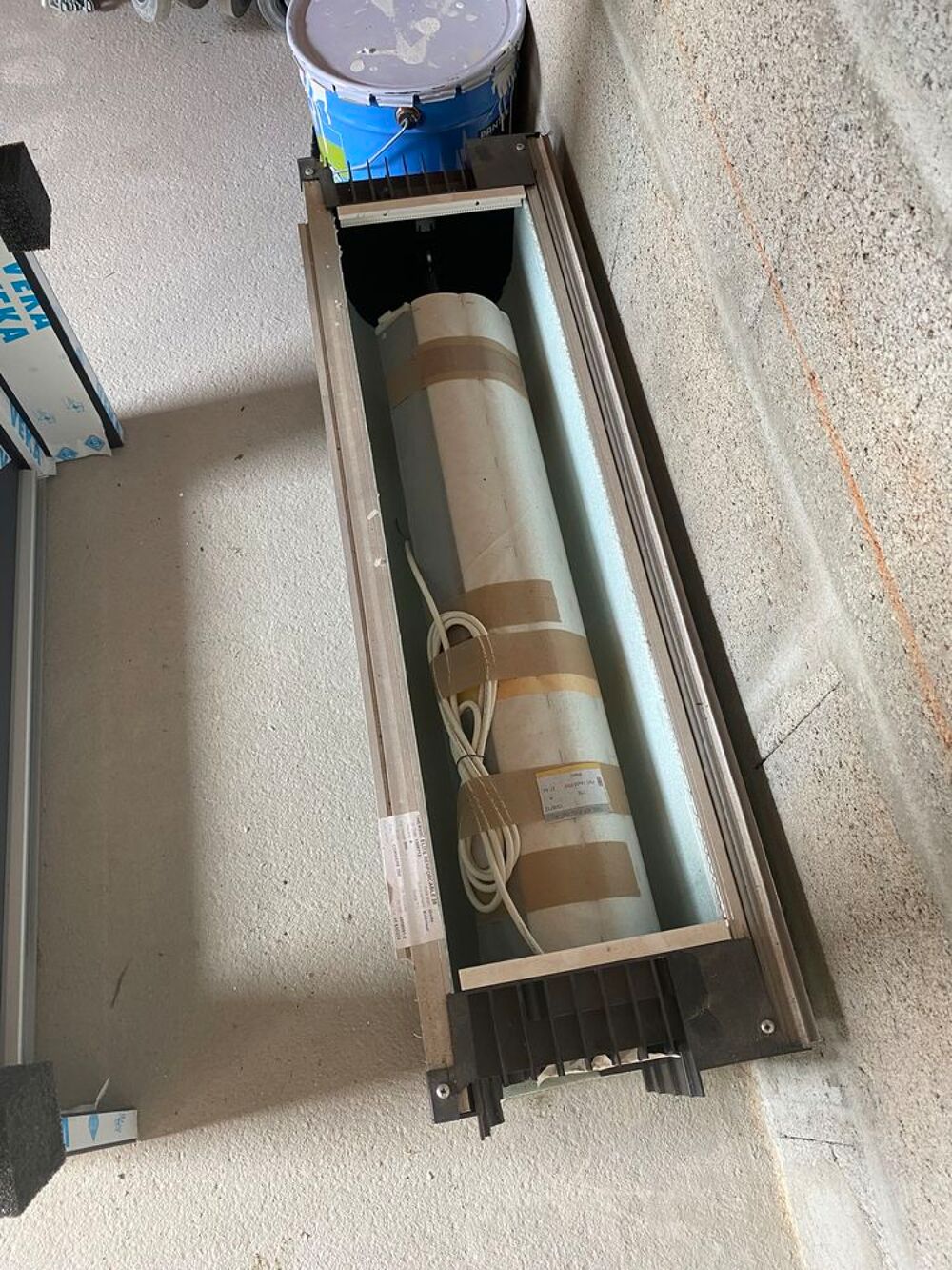 Porte fen&ecirc;tre NEUVE + volet roulant NEUF (jamais pos&eacute;s) Bricolage