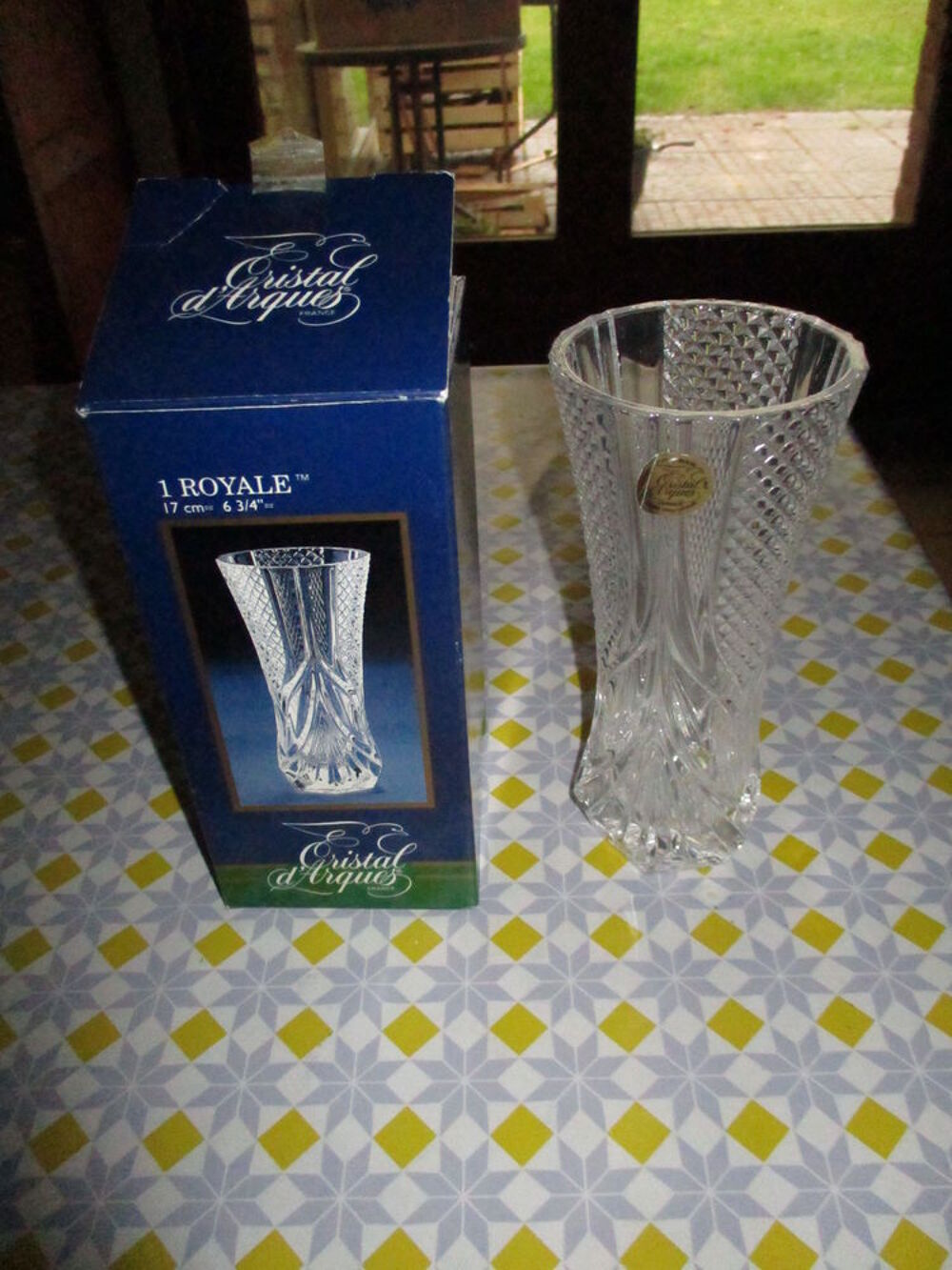 tr&egrave;s joli vase en cristal avec son emballage et autre mod&egrave;le Décoration