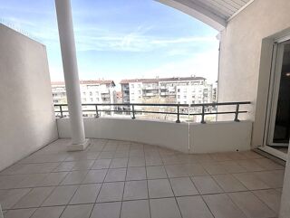  Appartement à louer 3 pièces 104 m²