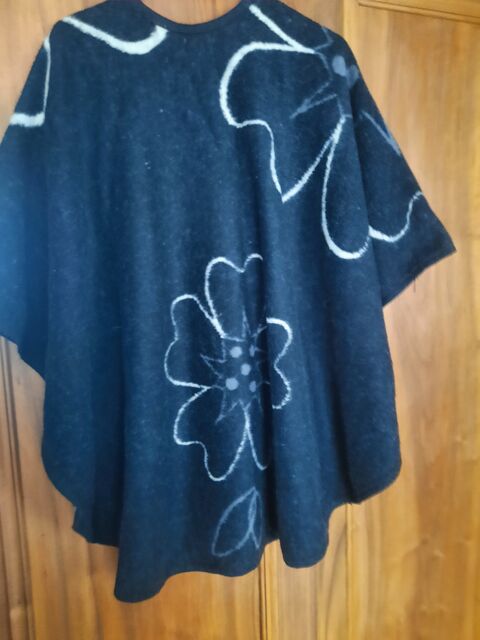 Poncho femme neuf 14 La Rochette (73)