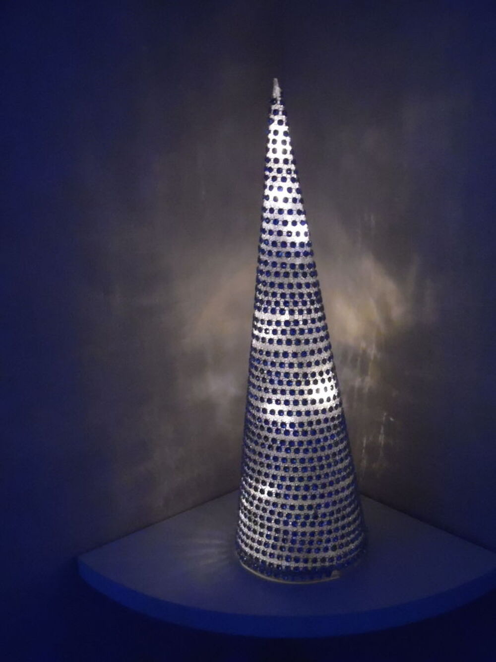 Pyramide lumineuse, COMME NEUVE Décoration