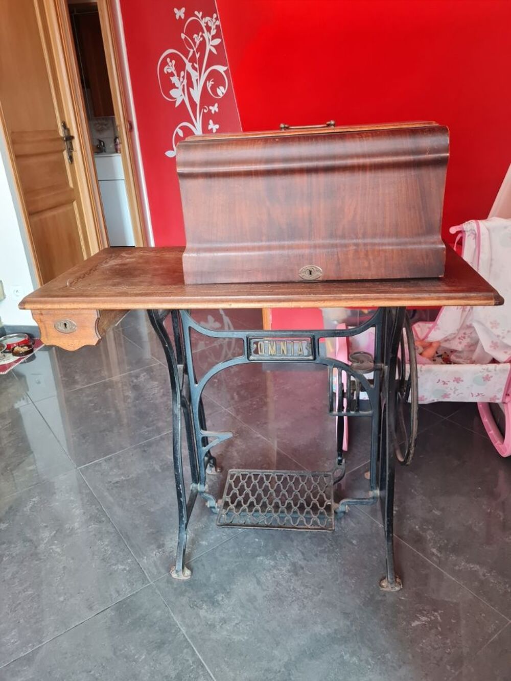 ancienne machine &agrave; coudre Meubles