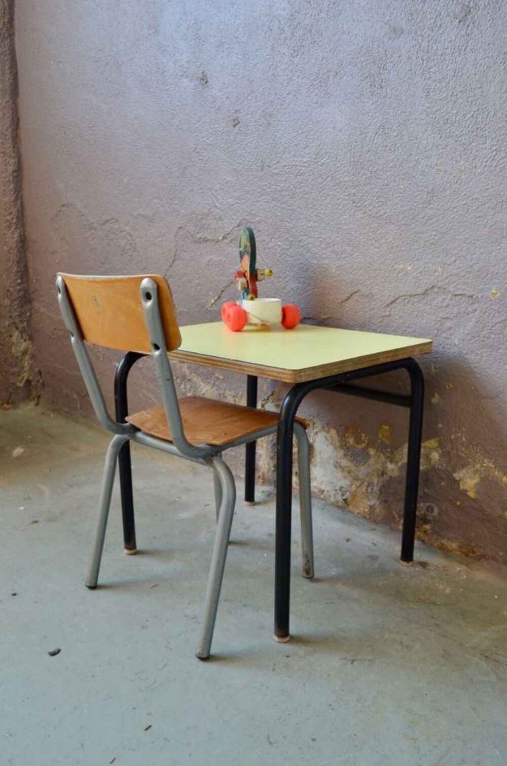 Pupitre bureau d'&eacute;colier et sa chaise pour enfant vintage Meubles