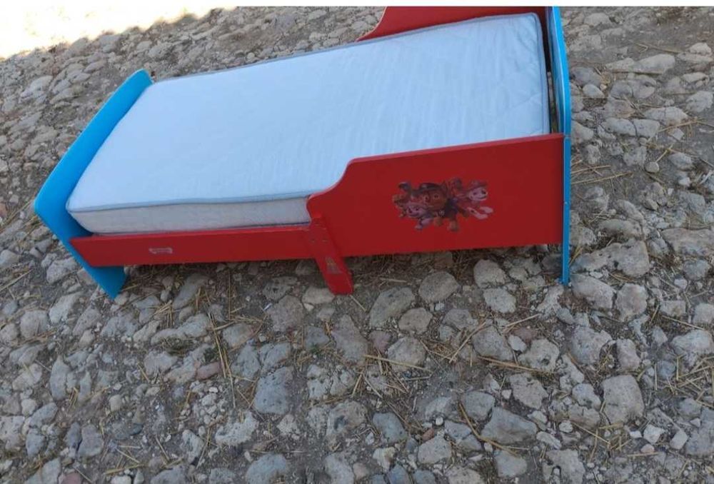 un lit d'enfant de Pat patrouille une latte un petit peu cass&eacute; &ccedil;a peut se changer ou se r&eacute;parer Mobilier enfants