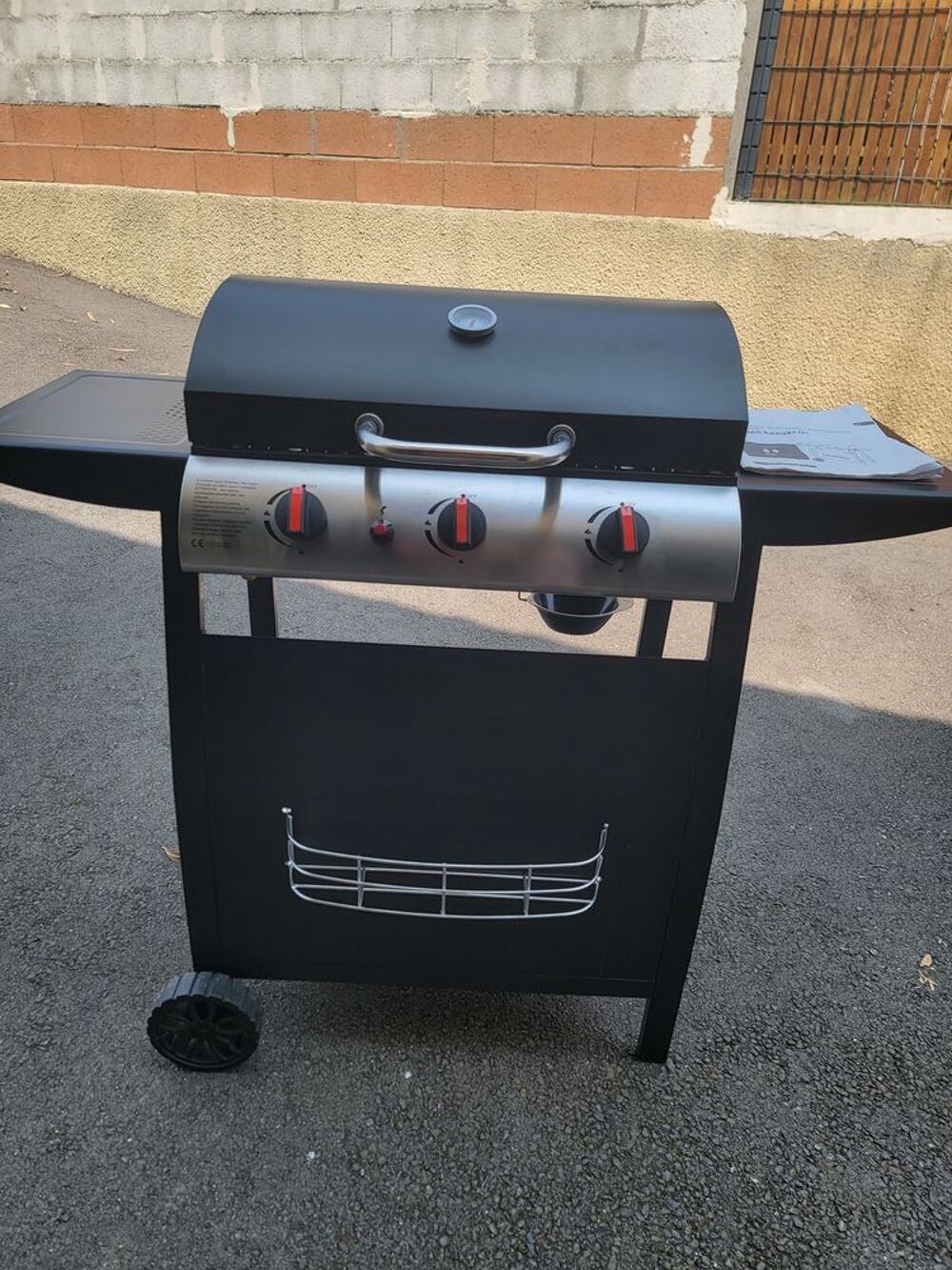 Barbecue &agrave; gaz tout neuf Jardin