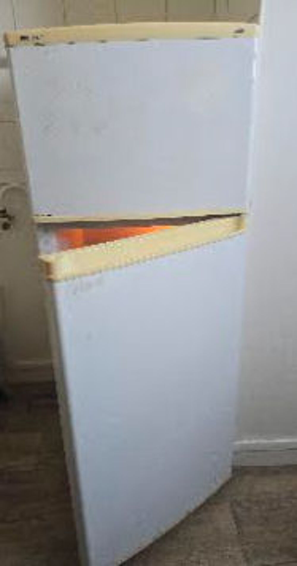 R&eacute;frig&eacute;rateur 2 portes avec compartiment cong&eacute;lateur Electroménager