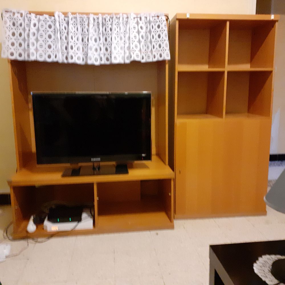 Bonjour, je meuble de salon pour t&eacute;l&eacute; et biblioth&egrave;que.. Meubles