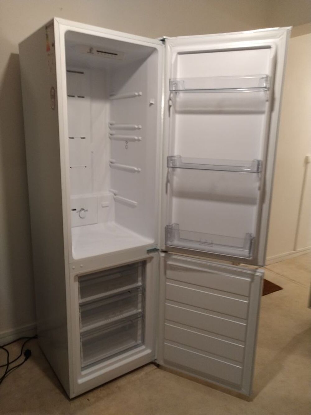 REFRIGERATEUR CONG&Eacute;LATEUR VALBERG Electroménager