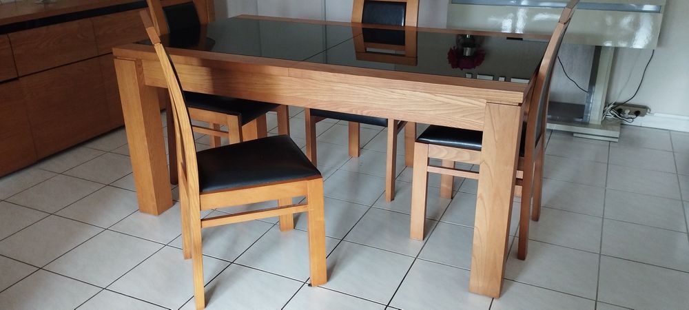 Table et 4 chaises Meubles