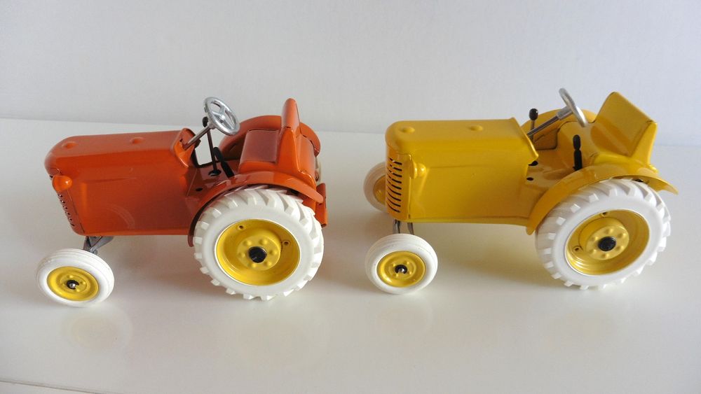 2 Tracteurs en t&ocirc;le KOVAP 1/25 
