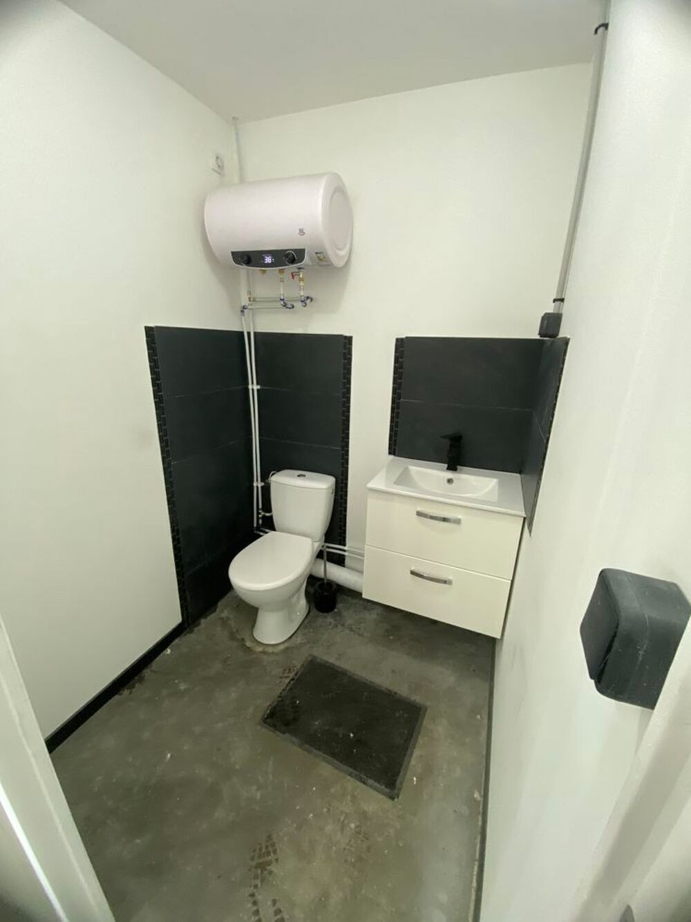 Location Parking/Garage local de stockage ou commercial neuf , idalement situ Cholet