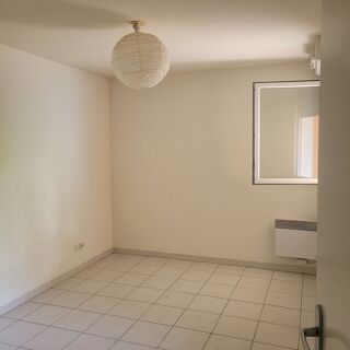  Appartement à louer 2 pièces 43 m² Nîmes