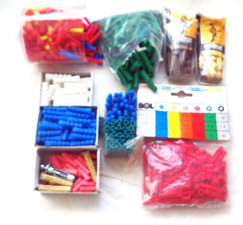 Lot de chevilles diverses, pr�s de 750 g 15 Villeurbanne (69)