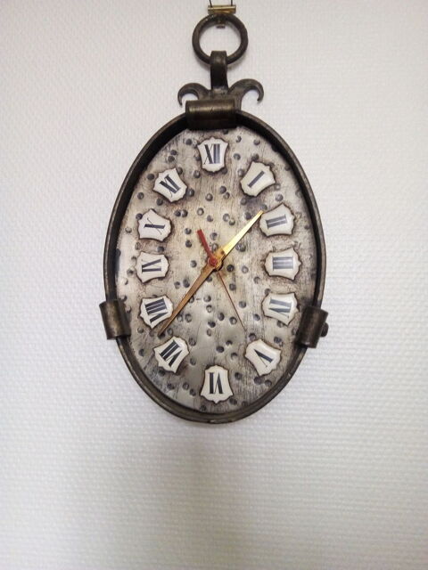 Horloge fer forg�     bureau 80 Chantereine (77)