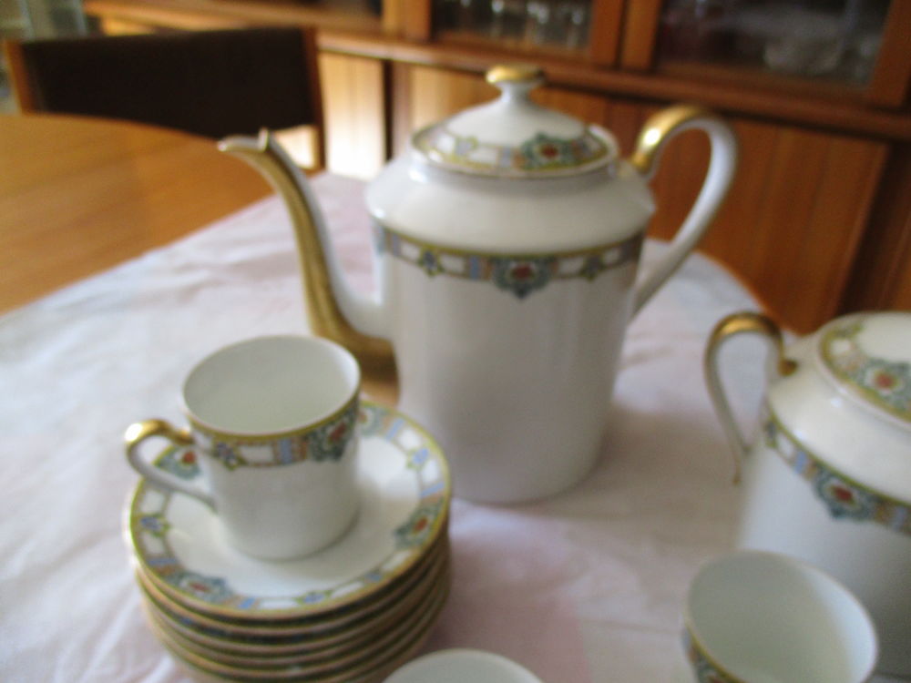 Service &agrave; caf&eacute; porcelaine de Limoges Décoration