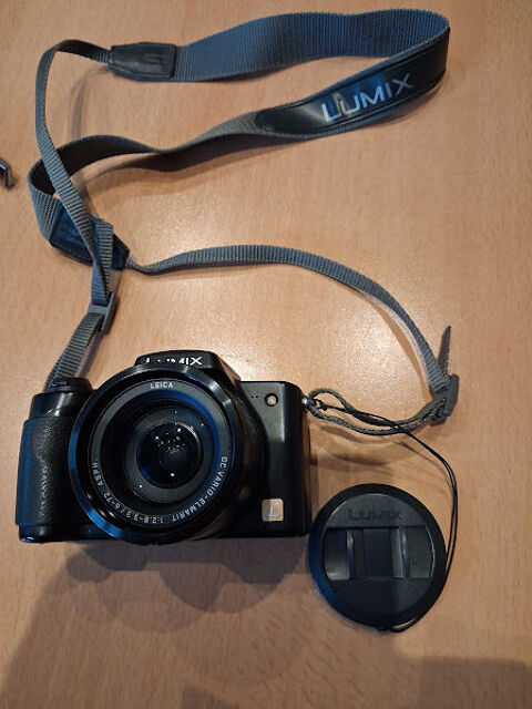 appareil photo dans son petit sac et cables usb 250 Niederschaeffolsheim (67)