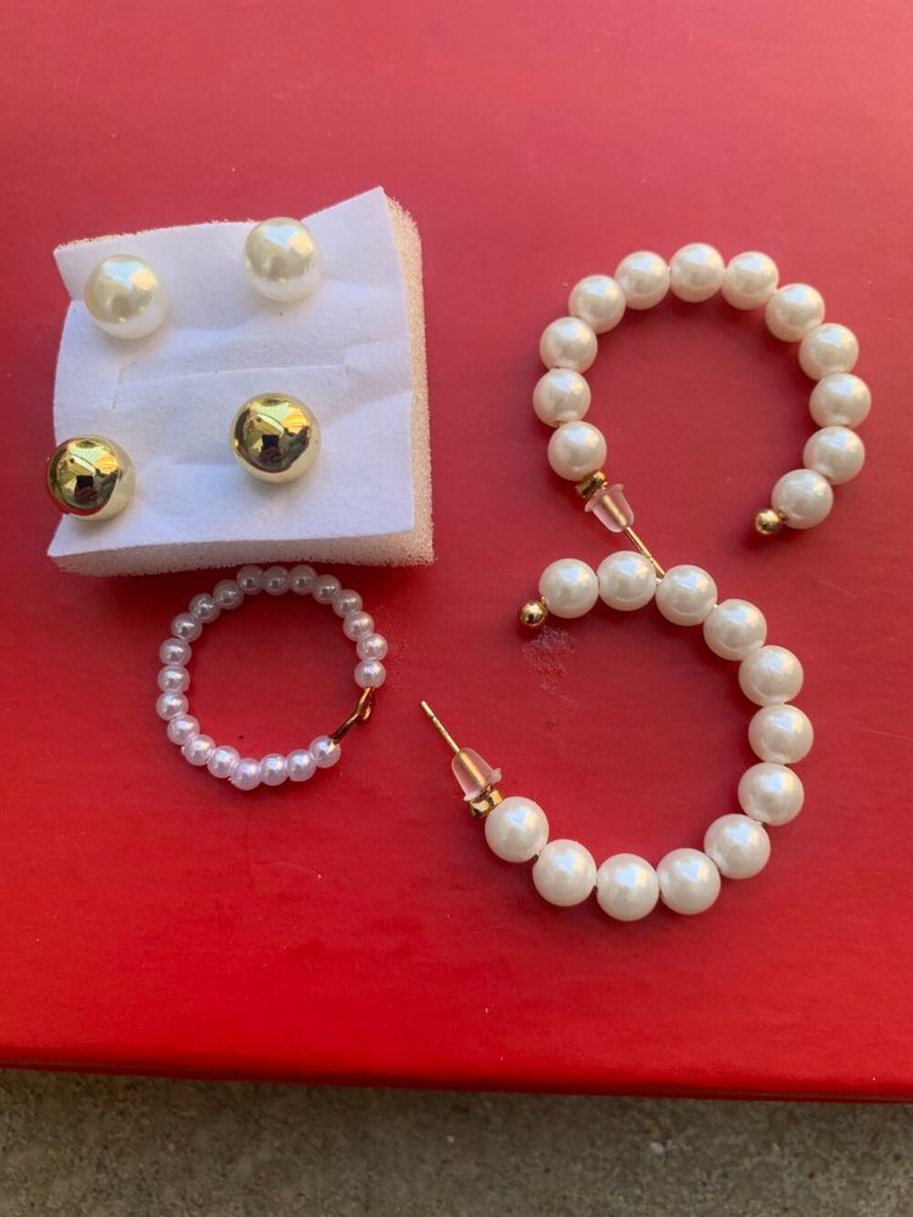 Lot 4 paires boucles d'oreille perles et dor&eacute; set et &eacute;l&eacute;gant Bijoux et montres
