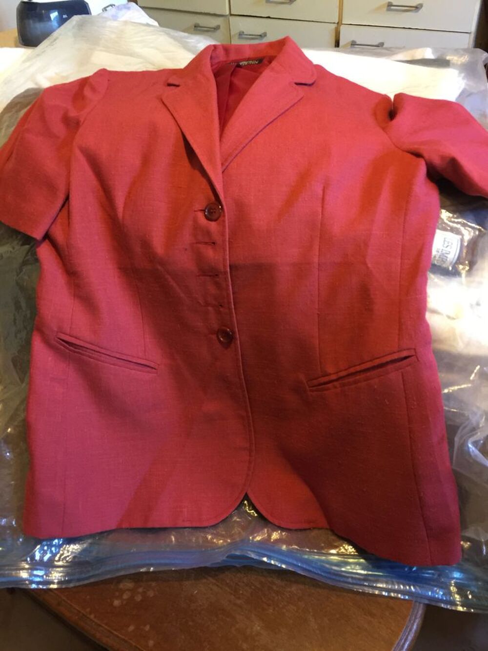 veste d'&eacute;t&eacute; avec demi manches, doubl&eacute;e, couleur framboise en Vêtements