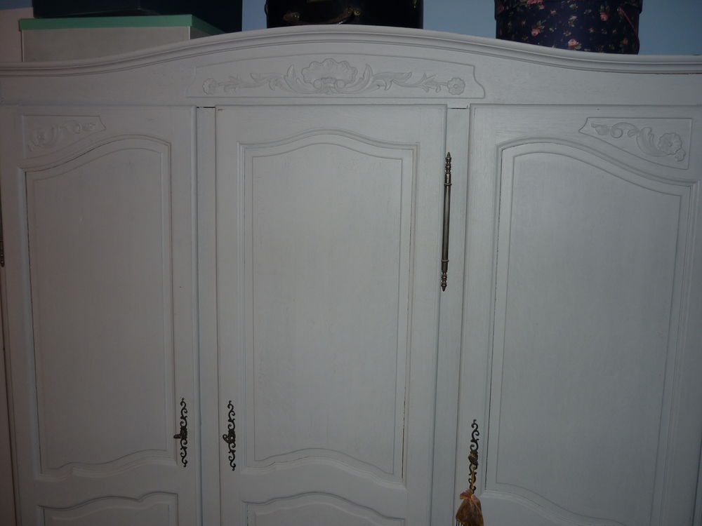 armoire ch&ecirc;ne s&eacute;rus&eacute;e Meubles