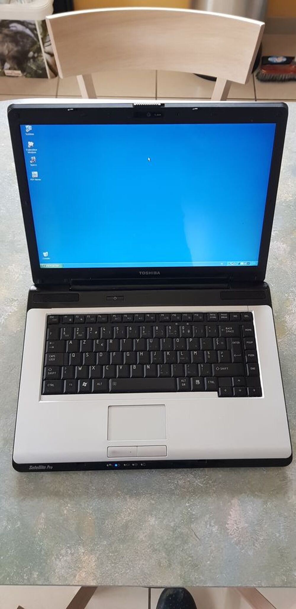 Toshiba Satellite PRO A210, 15.4", Windows XP Pro 32 bits Matériel informatique