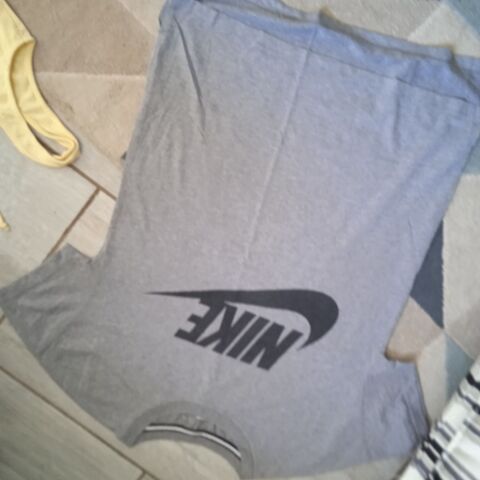 T Shirt gris manches courtes T XS marque Nike coton 5 Saint-Rambert-d'Albon (26)