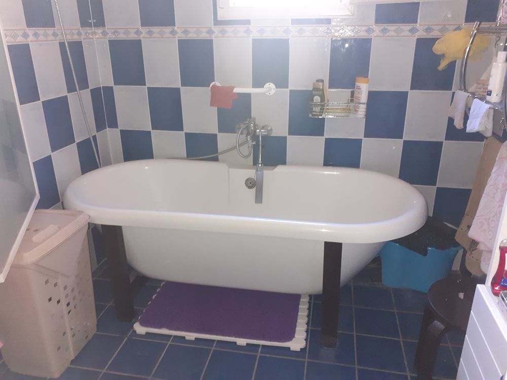Baignoire charleston sur pied couleur blanche Meubles