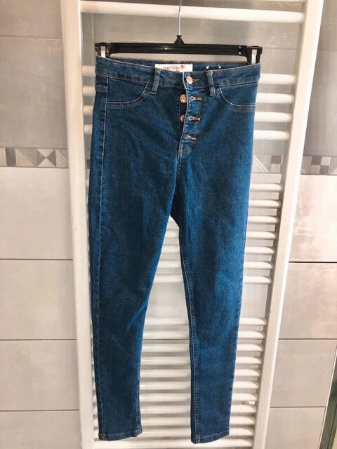 Jeans taille haute Jennyfer taille 36 en tbe  10 euros
10 Montral (32)