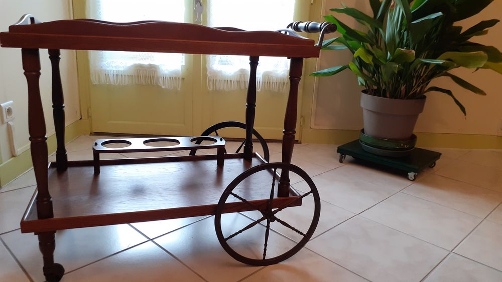 Desserte sur Roues en Bois Fonc&eacute; avec Porte-Bouteilles Meubles