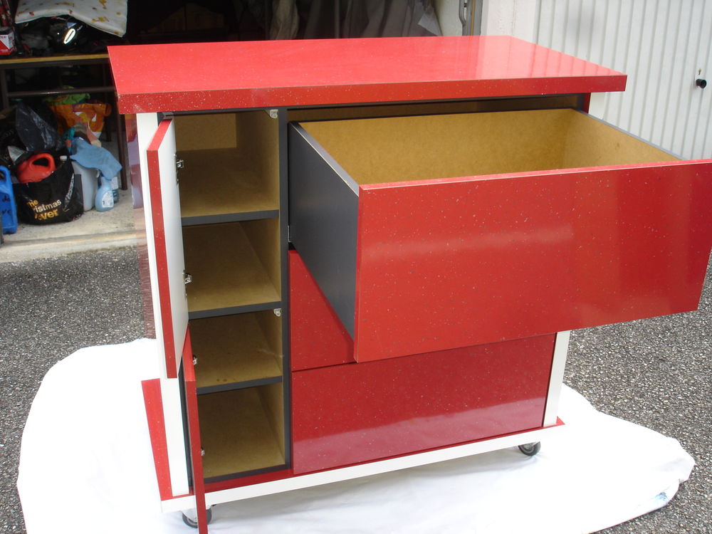 Tr&egrave;s joli MEUBLE en Bois agglo particules HDF Haute densit&eacute;. Meubles