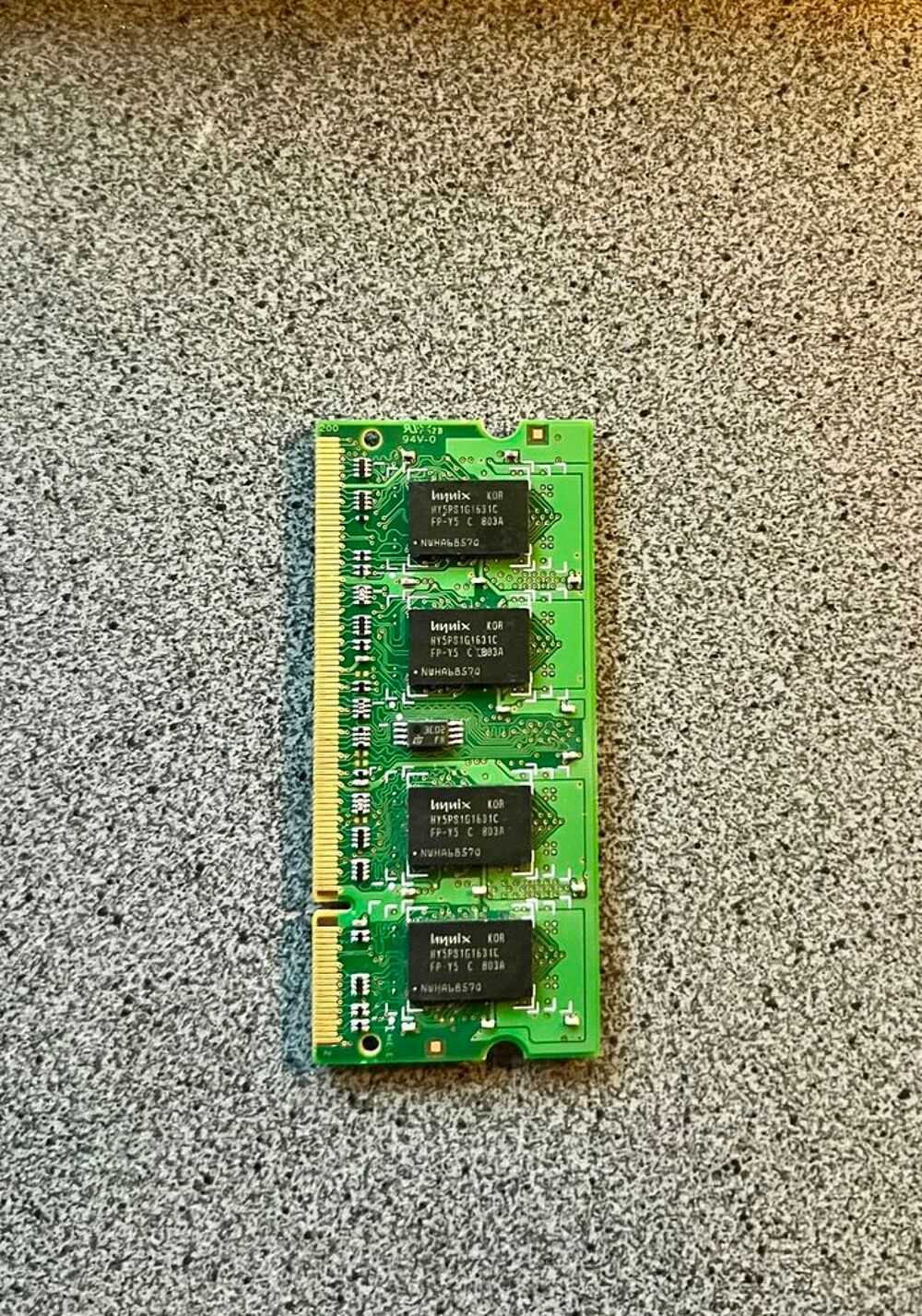 SK Hynix m&eacute;moire vive RAM 1Go DDR2 SDRAM PC2-5300S - 667MHz Matériel informatique