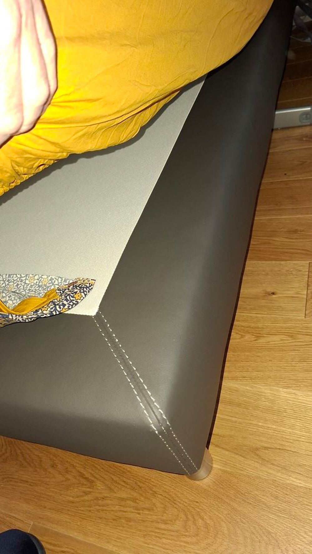 Sommier tapissier Simmons 160x200 cm avec 4 pieds en alu bro Meubles