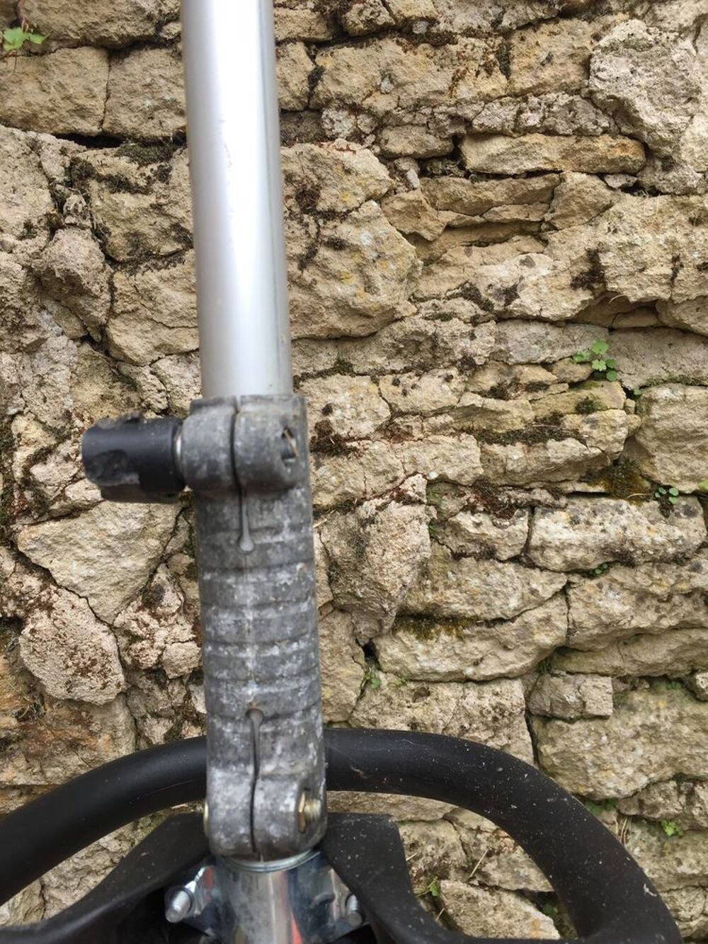 STHYL , DEBROUSSAILLEUSE thermique manche pliable p/ transp Jardin
