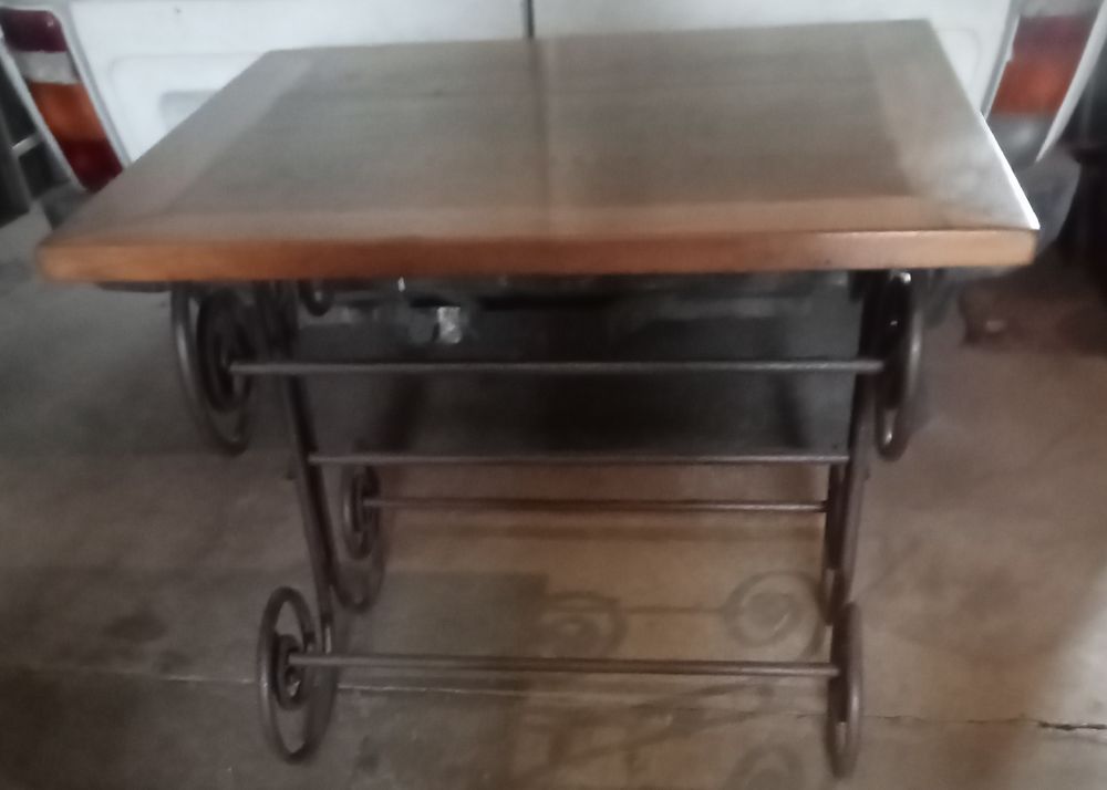 Table dit de boucher ou autre ( cuisine , salle a manger) Meubles