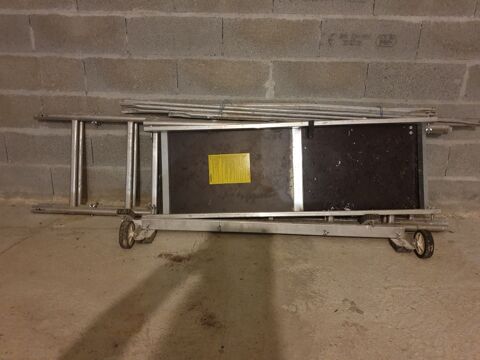 ECHAFAUDAGE d'int�rieur.
190 Conne-de-Labarde (24)