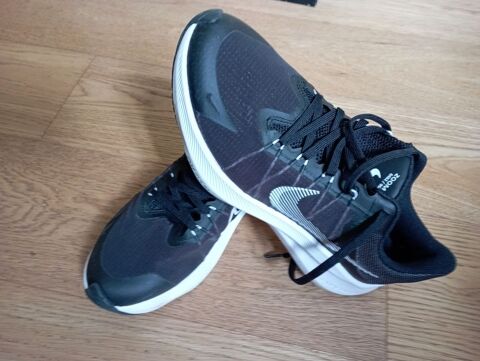 2 paires de chaussures de sport NICKE 30 Villenave-d'Ornon (33)