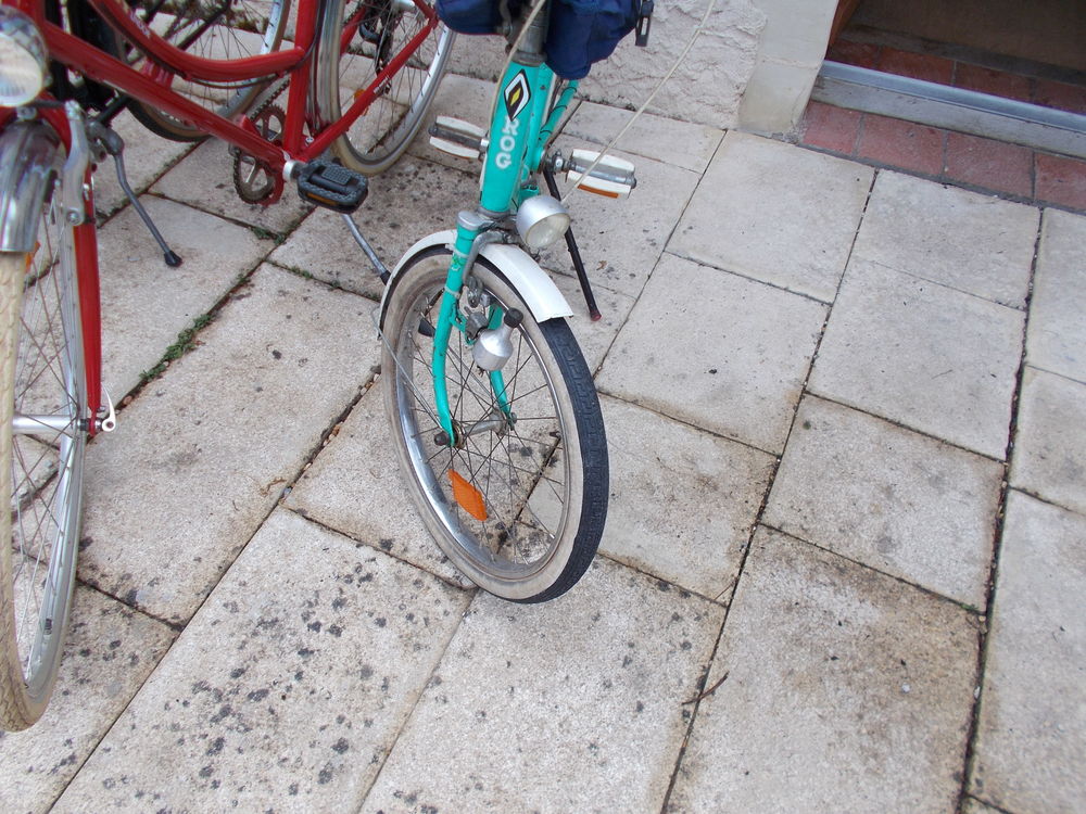 1 lot de 2 v&eacute;los de ville 2024/et 1975
mini velo pliant Vélos