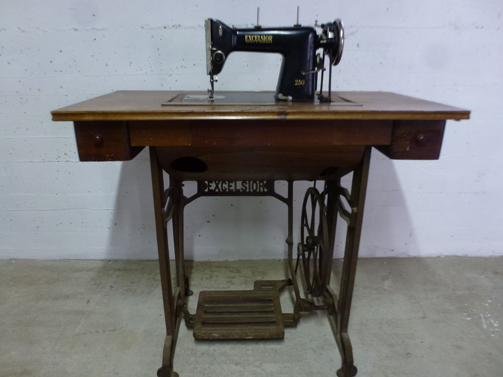 Machine a coudre ancienne Electroménager