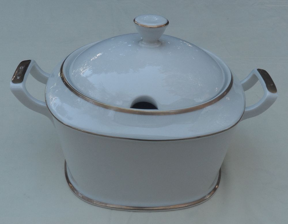 Soupi&egrave;re neuve vintage avec couvercle en porcelaine Bavi&egrave;re Cuisine