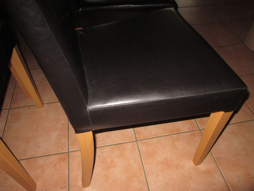 4 CHAISES DE SALLE A MANGER EN T.B.E. Meubles
