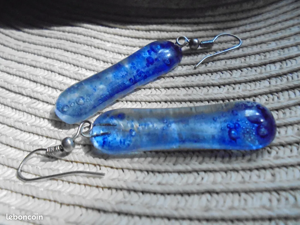 Boucles d'oreille en verre bleue Bijoux et montres