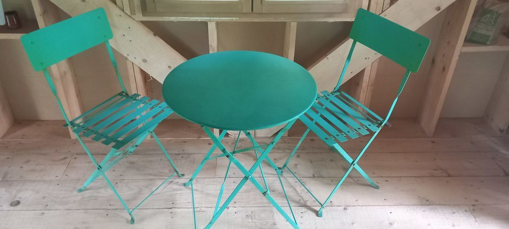 Table et chaise en metal Meubles