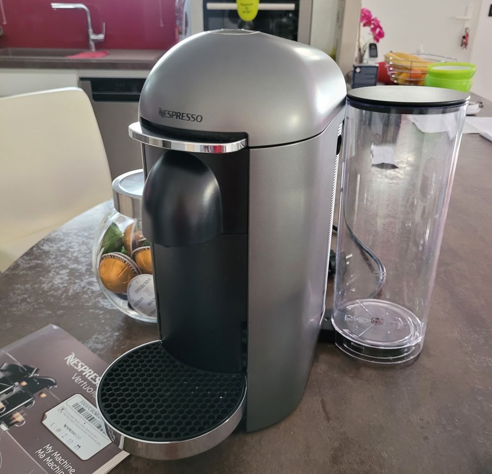 cafeti&egrave;re nespresso vertuo et plus de 310 capsules
Electroménager