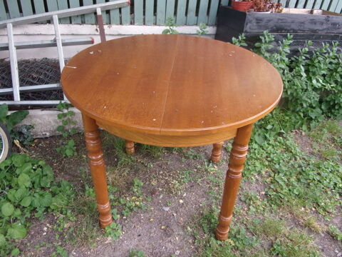 belle table ronde en bois 40 Paizay-Naudouin-Embourie (16)