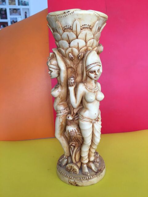 Statuette en r�sine.. 20 Saint-Vallier (71)