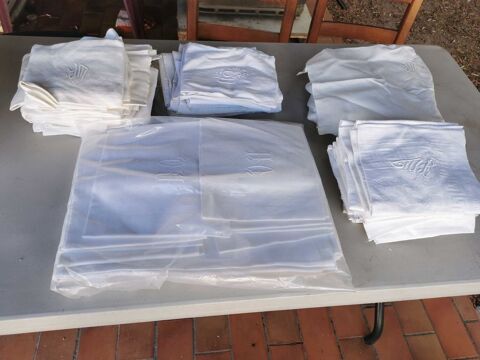 lot de linges blancs brod� Ancien 1 La Farl�de (83)