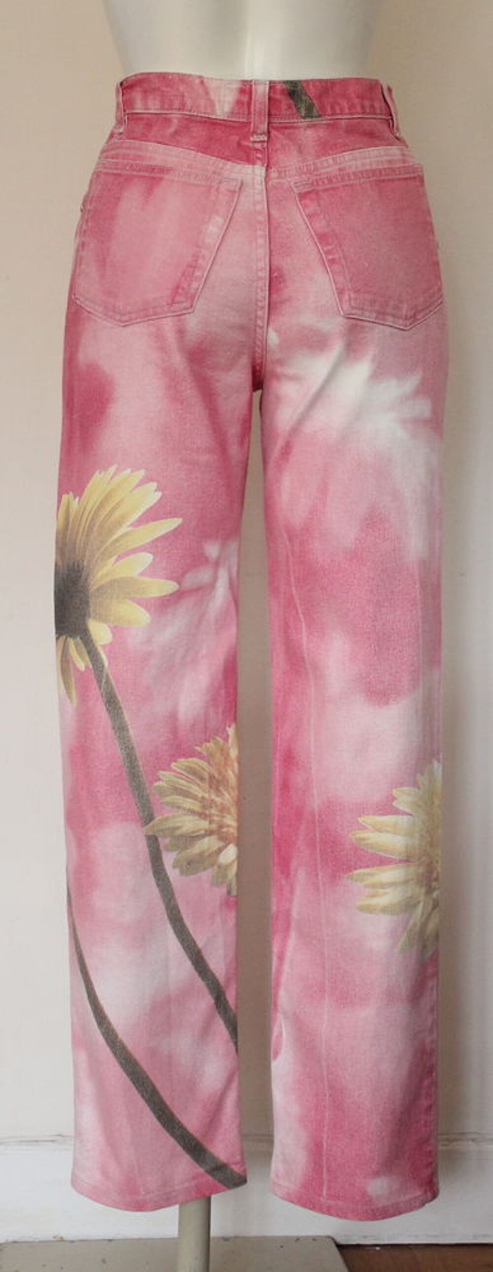 Pantalon rose gerbera ROBERTO CAVALLI 
T.S ou 36 Fr Vtements