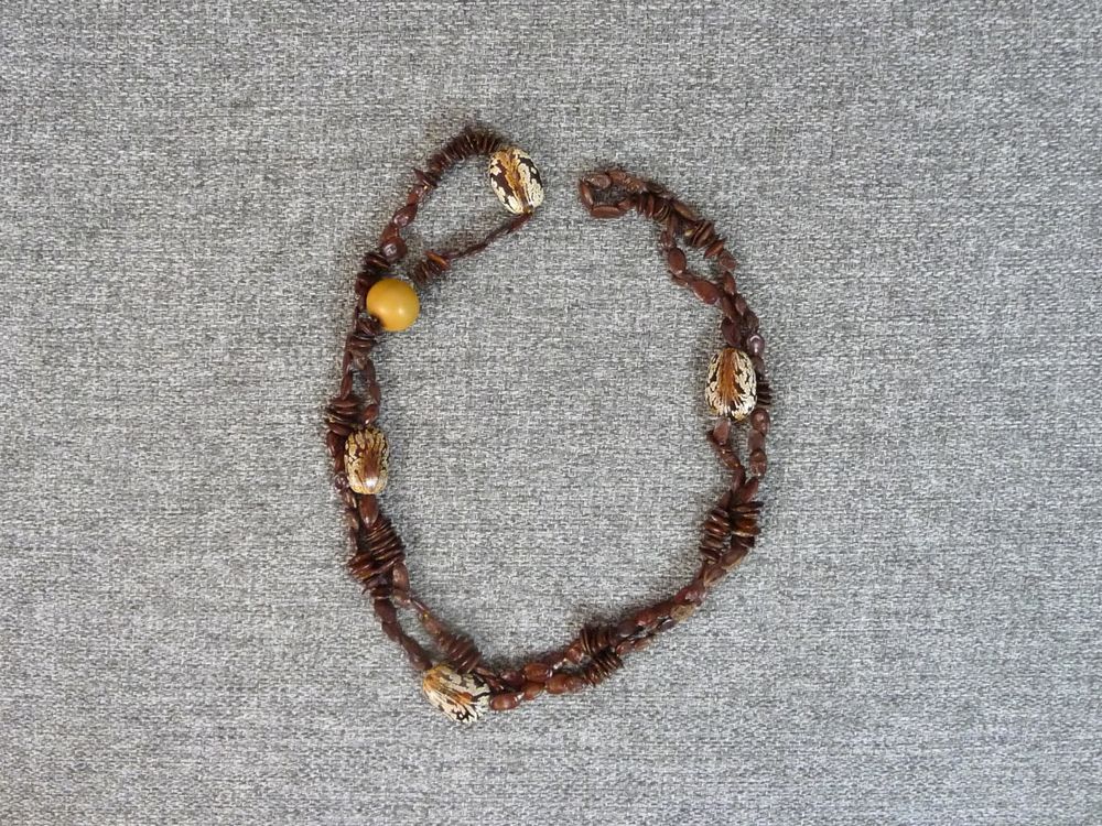 Collier/ Sautoir en Graines Marron Fonc&eacute;, Jaune et Blanche Bijoux et montres