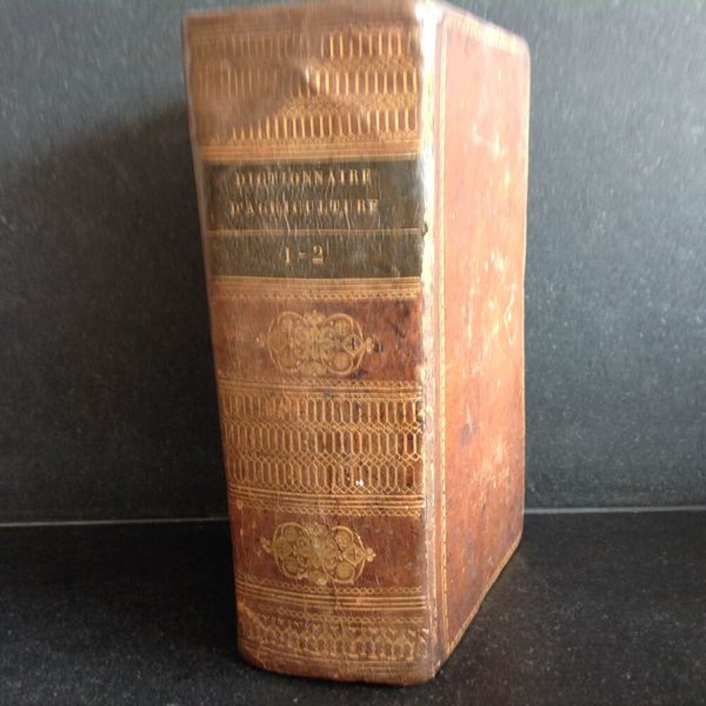 Livre "Dictionnaire d'agriculture" datant de 1827 