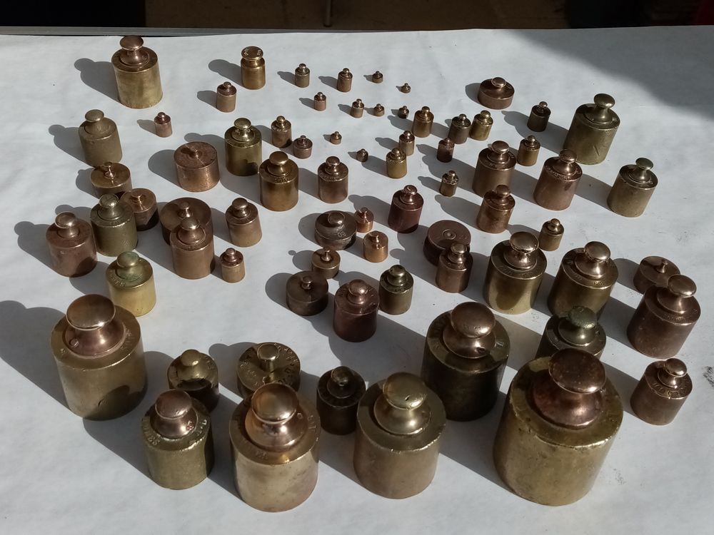 suite &agrave; une fin de collection avec boite de poids laiton 